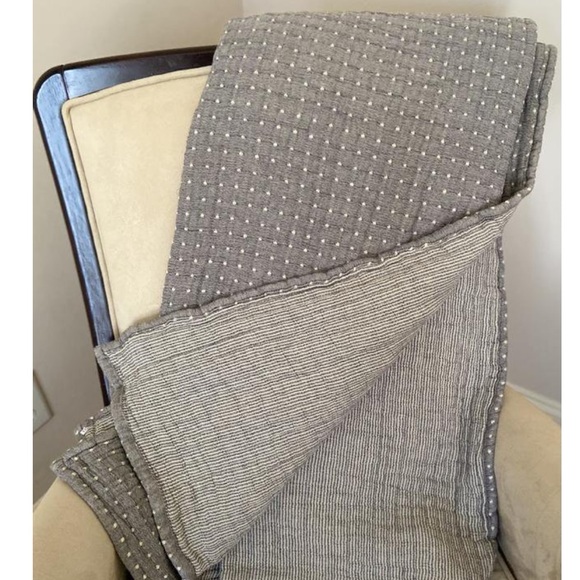 NWT Oversized Reversible Matelasse Throw Gray - Threshold - Picture 4 of 9